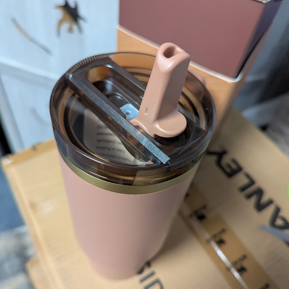 New STANLEY Quencher H2.0 Flowstate Tumbler cup 30oz Mocha Latte 2025